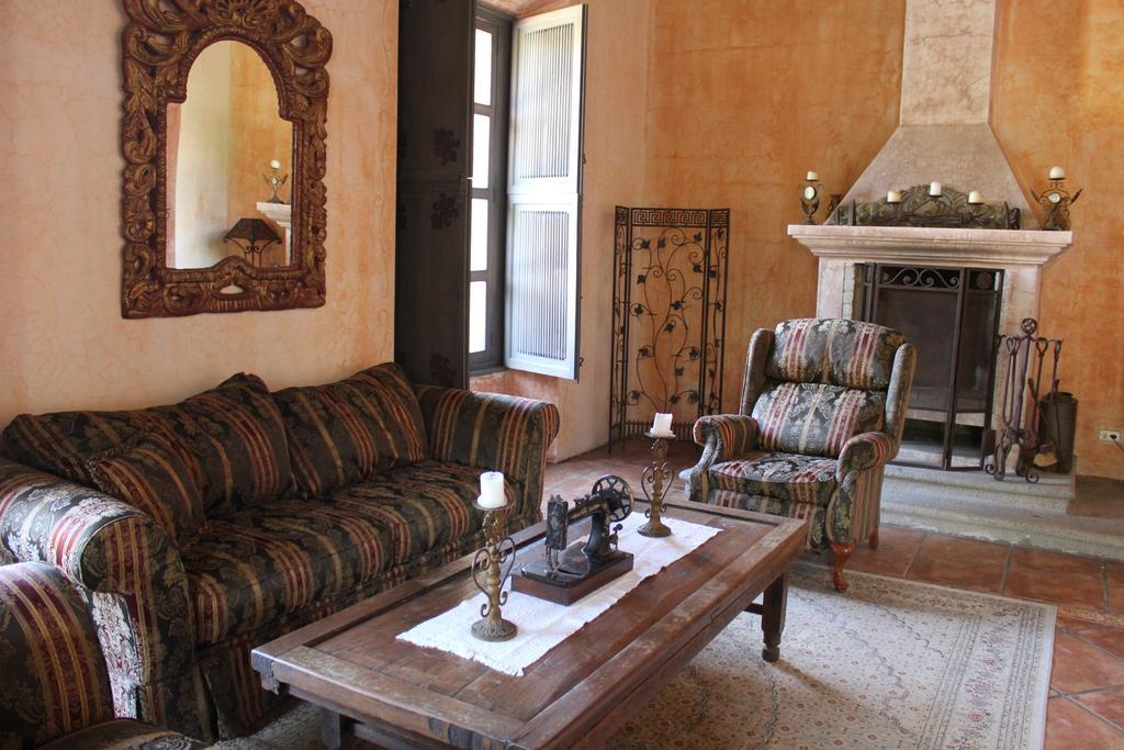 Hotel La Casona De Антигуа-Гватемала Экстерьер фото
